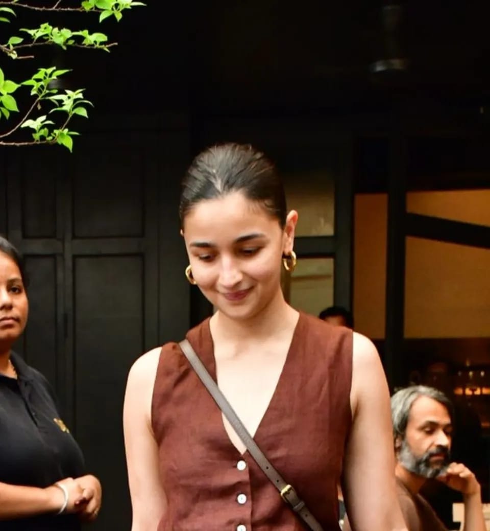 Alia Bhat Muse Chocolate Co-Linen Vest Coat & Trousers